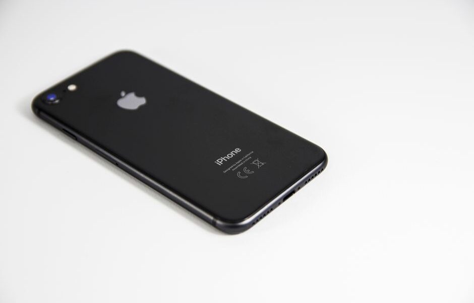 언제 iPhone을 수리할 가치가 있는지 배우는 방법